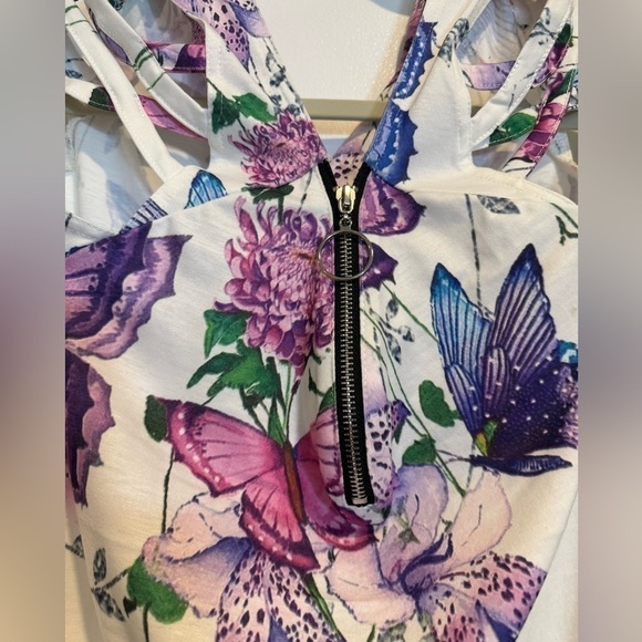 White butterfly design cut out shoulder short sleeve top size XXL - Picture 6 of 12